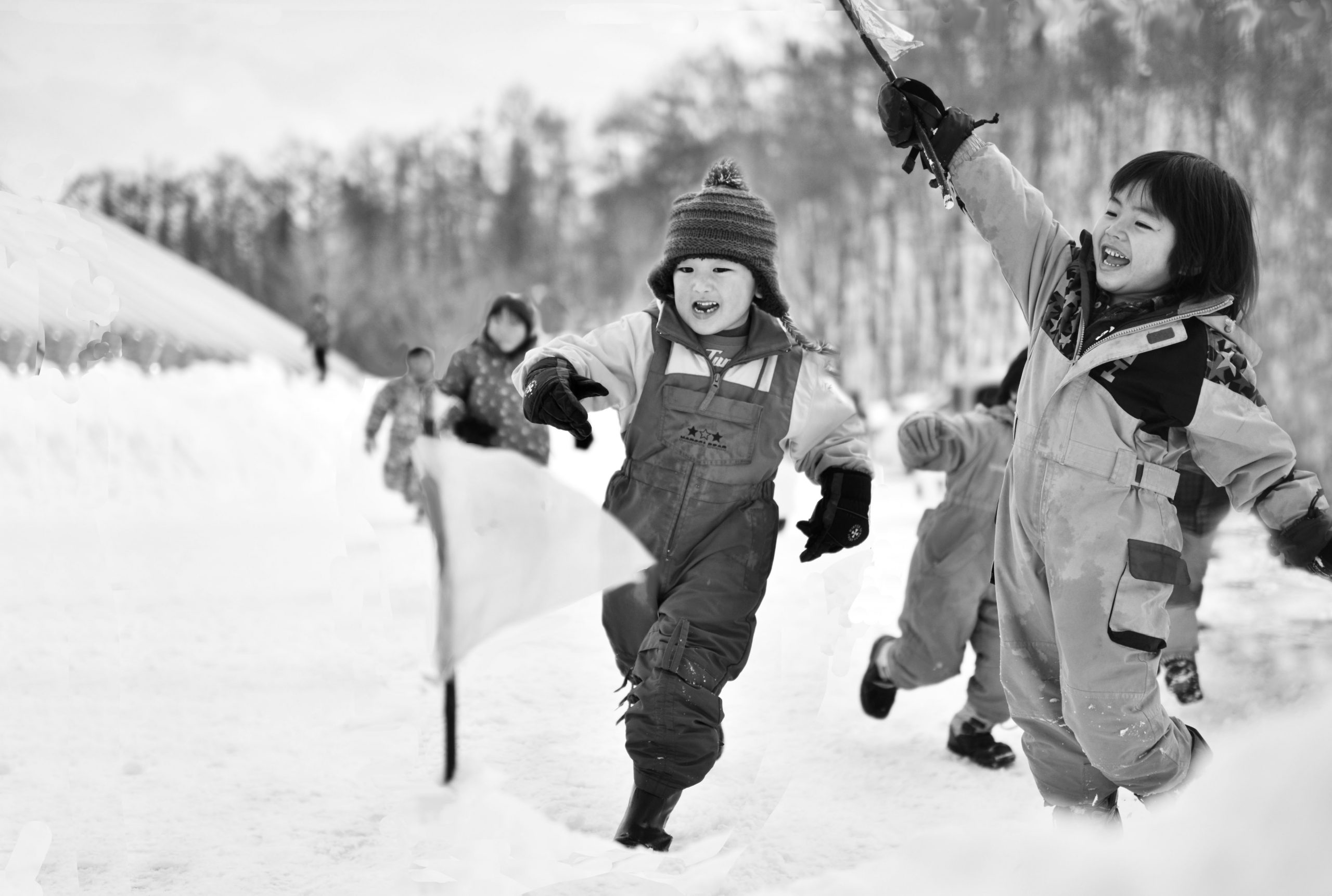 寒さも吹き飛ぶ！雪遊び・氷遊びのヒント｜みんなの幼児と保育