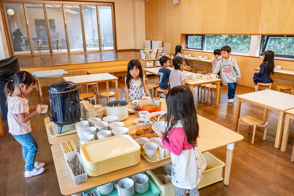 バイキング式の食事